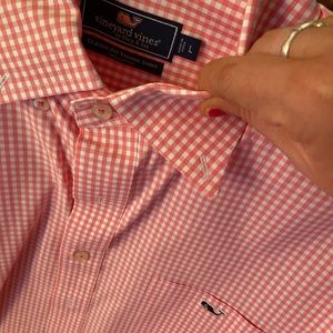 Vineyard Vines Men’s collared button up dress shirt (Size: Large)